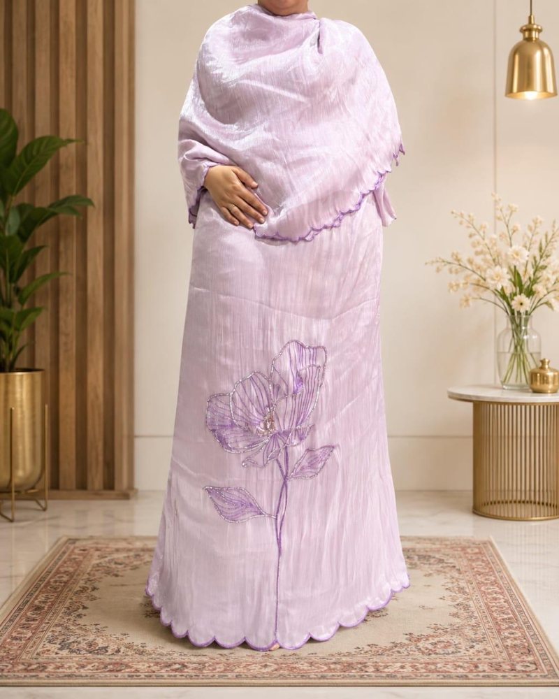 Maroon Rida With Checks Panel & Floral Applique Aari Work