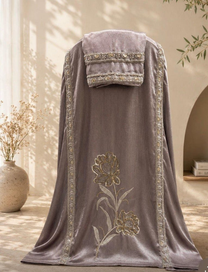 Wine Rida With Embroidered Border & Standing Panel